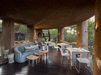 Madikwe Safari Lodge Dithaba: Überdachte Terrasse im Restaurant