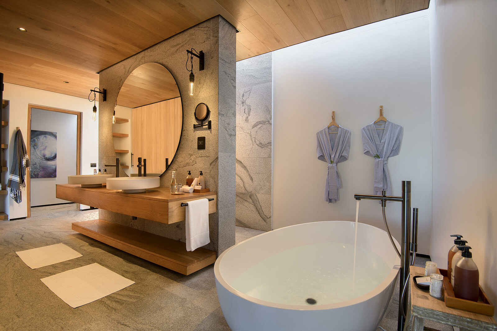 Morukuru Beach Lodge: Das Badezimmer einer Suite Morukuru Beach Lodge: Das Badezimmer einer Suite
