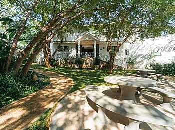 Nkosi Guest Lodge: Im Garten