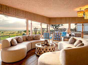 One Nature Mara River Lodge: Offen gestaltete Lounge
