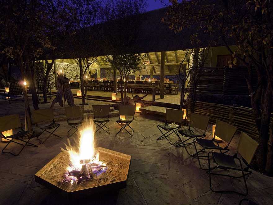 Ongava Tented Camp: Lagerfeuer Ongava Tented Camp: Lagerfeuer
