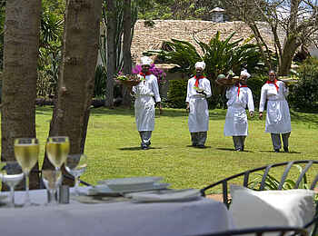 Plantation Lodge: Personal im Garten Plantation Lodge: Personal im Garten