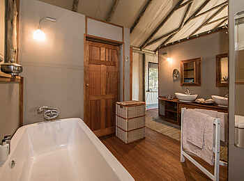 Setari Camp: Badezimmer