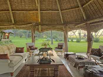 Sirikoi: Veranda mit Aussicht in der Hauptlodge