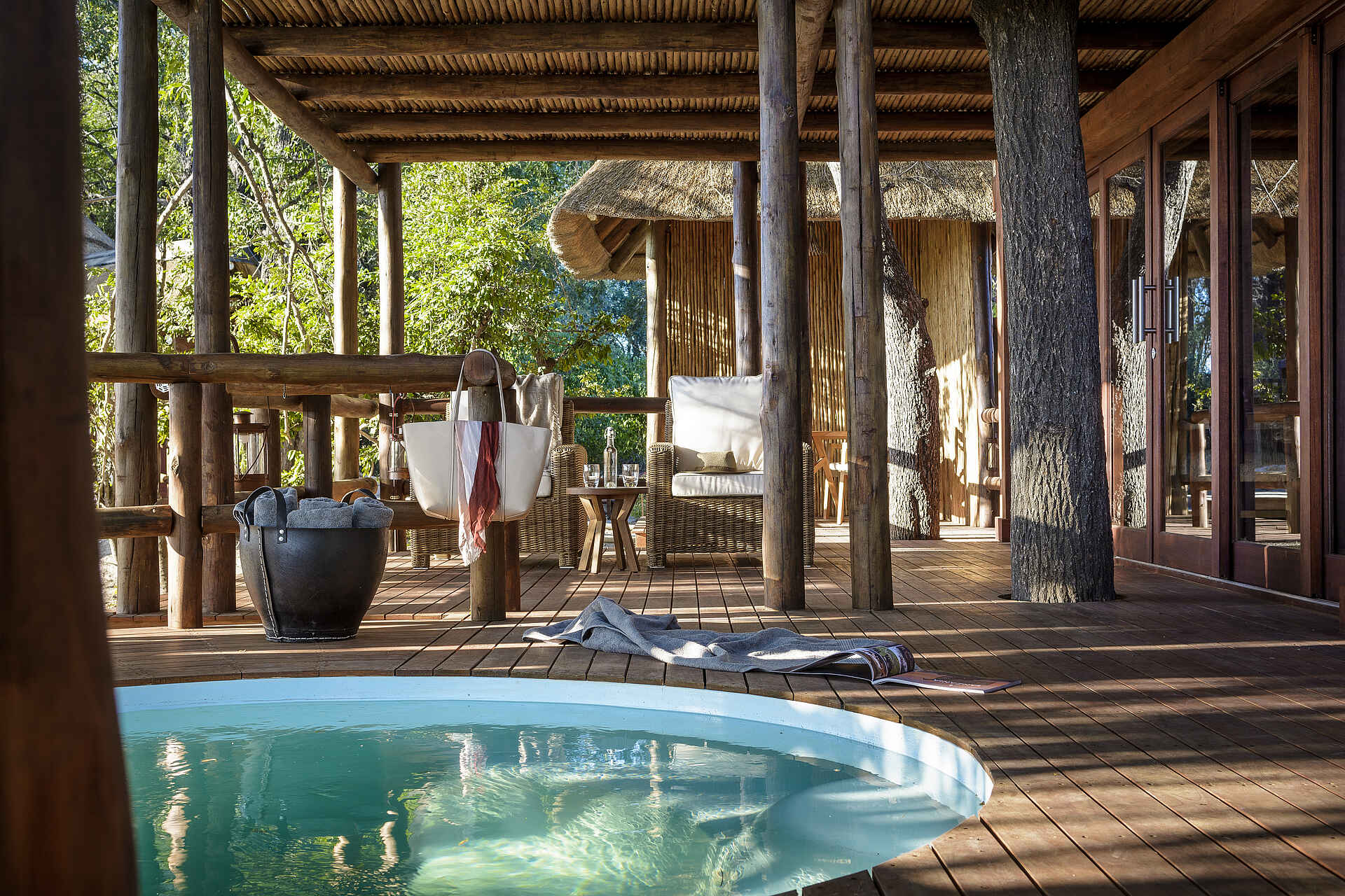 Chief's Camp, Africa, Botswana, Okavango Delta, Sanctuary Retreats, Afrikarma Safaris, Afrikarma Safaris - Wildnis. Hautnah., Plunge-Pool, Pool, Terrasse, Veranda, www.afrikarma.de, Camp, Afrikarma