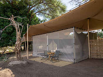 Chula Island Flycamp: Gästezelt mit Schattendach und Moskitoschutz Chula Island Flycamp: Gästezelt mit Schattendach und Moskitoschutz