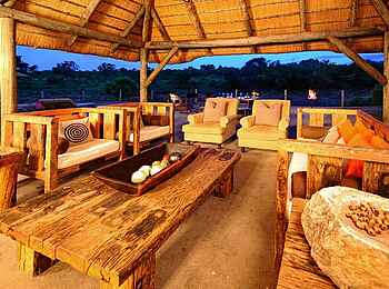 Fitzpatrick’s at Jock: Überdachte Terrasse mit Lounge Möbeln