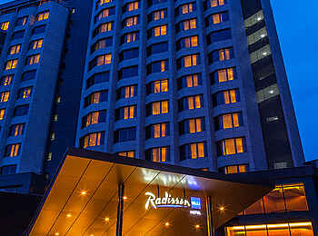 Radisson Blu Brazzaville: Auffahrt mit Haupteingang Radisson Blu Brazzaville: Auffahrt mit Haupteingang