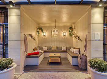 De Tafelberg Guesthouse: Die Pool Lounge