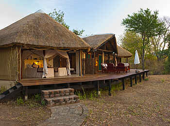 Kasaka River Lodge: Hippo Pod auf Holzplattform Kasaka River Lodge: Hippo Pod auf Holzplattform