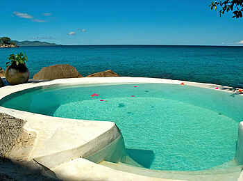 Kaya Mawa: Infinity Pool am Mainja House