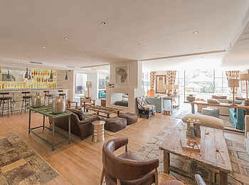 Latitude 15: Lounge und Bar Latitude 15: Lounge und Bar