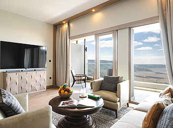 Ngorongoro Lodge Melia Collection: Wohnzimmer der Presidential Suite