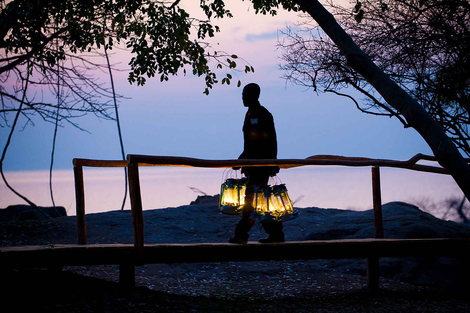 Pumulani Lodge: Abendbeleuchtung Pumulani Lodge: Abendbeleuchtung