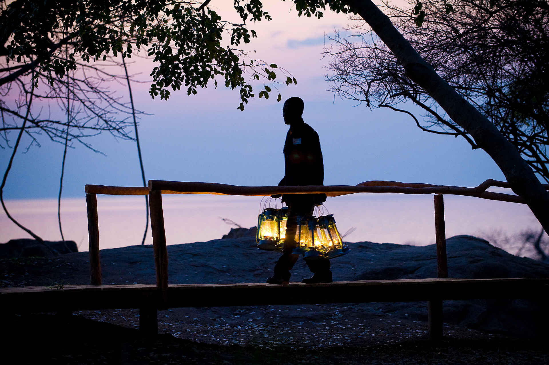 Malawisee, Nankumba Peninsula, Pumulani Lodge, Robin Pope Safaris, Strand, Wassersport, Abend, Öllampe, Afrikarma, Afrikarma Safaris, Afrikarma.de