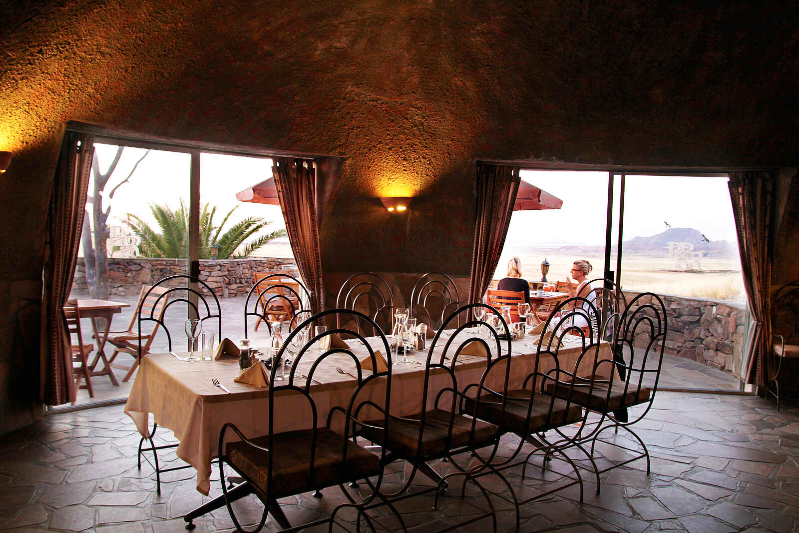 Rostock Ritz Desert Lodge: Blick aus dem Speisesaal Rostock Ritz Desert Lodge: Blick aus dem Speisesaal