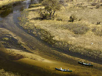 Selinda Explorers Camp: Blick in das sandige Bett des Selinda Spillway Selinda Explorers Camp: Blick in das sandige Bett des Selinda Spillway
