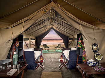 Zambezi Expeditions Camp: Blick durch das Zeltinnere Zambezi Expeditions Camp: Blick durch das Zeltinnere