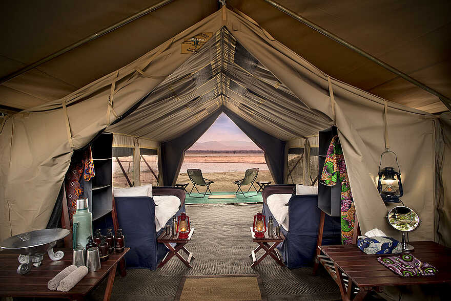 Zambezi Expeditions Camp: Blick durch das Zeltinnere Zambezi Expeditions Camp: Blick durch das Zeltinnere