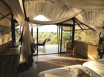 Kavinga Safari Camp: Blick aus einem Gästezelt Kavinga Safari Camp: Blick aus einem Gästezelt