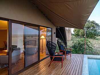Warangi Ridge Lodge: Terrasse