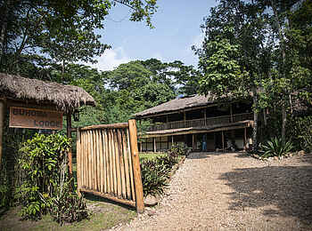 Buhoma Lodge: Eingang zur Lodge