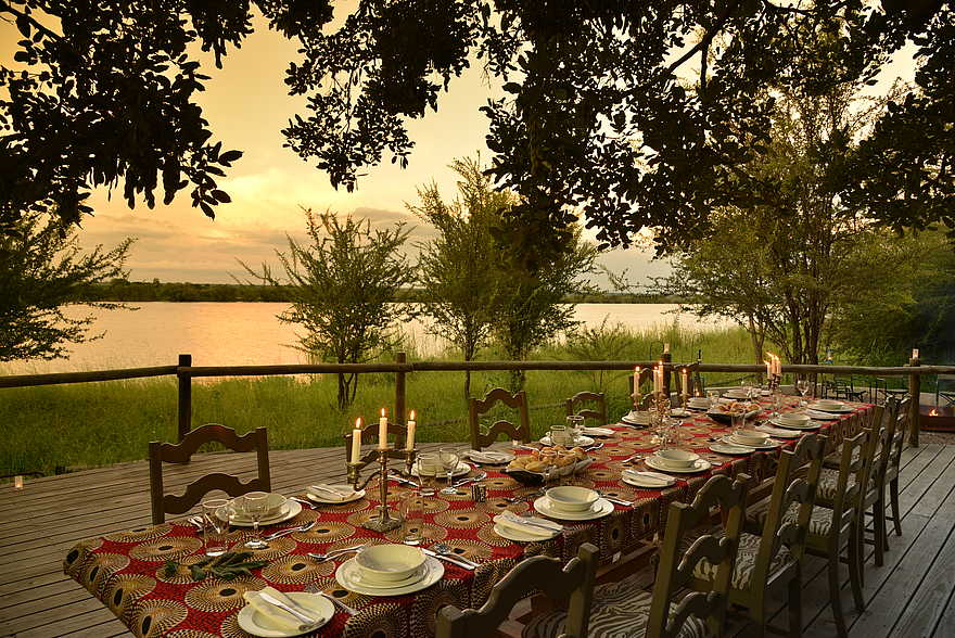 Chobe Bakwena Lodge: Open Air Dinner Chobe Bakwena Lodge: Open Air Dinner