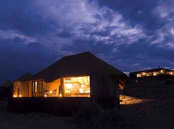 Doro Nawas: Nächtliches Chalet