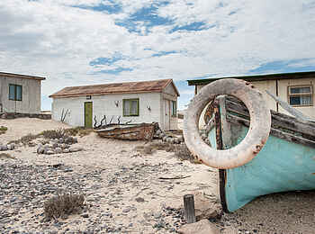 Hoanib Skeleton Coast Camp: Das Möwebaai-Museum Hoanib Skeleton Coast Camp: Das Möwebaai-Museum
