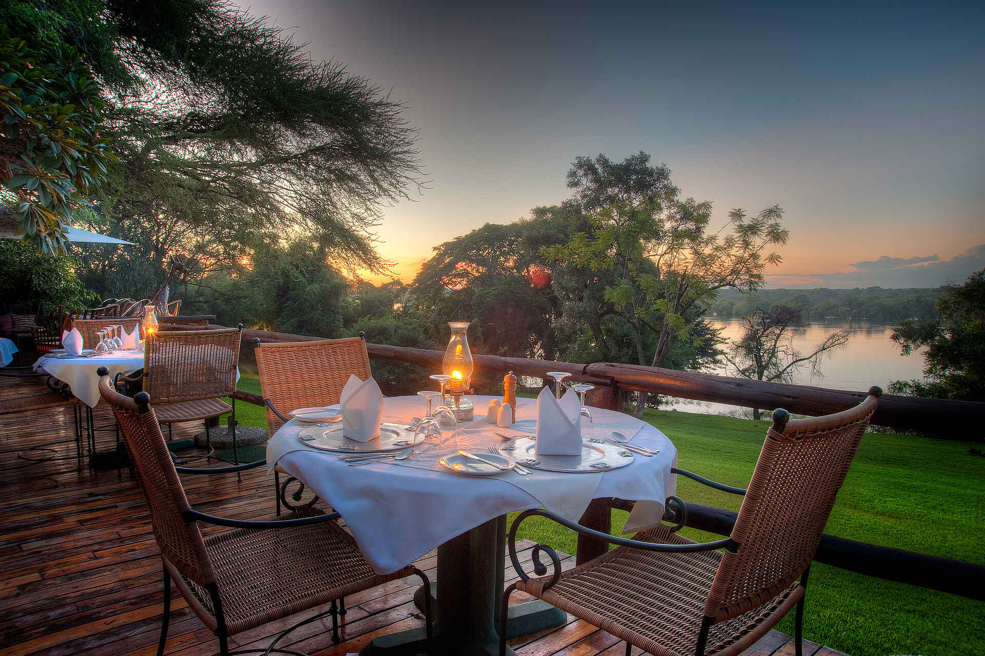 Chobe National Park, Chobe River, Kasane, Kubu Lodge, Abendessen, Restaurant, Veranda