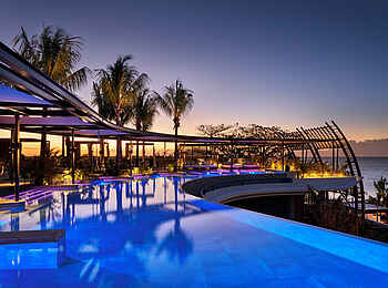 LUX Grand Baie: Das Bisou am Abend LUX Grand Baie: Das Bisou am Abend