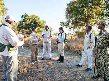 Mukambi Safari Lodge: Auf einer Buschwanderung Mukambi Safari Lodge: Auf einer Buschwanderung