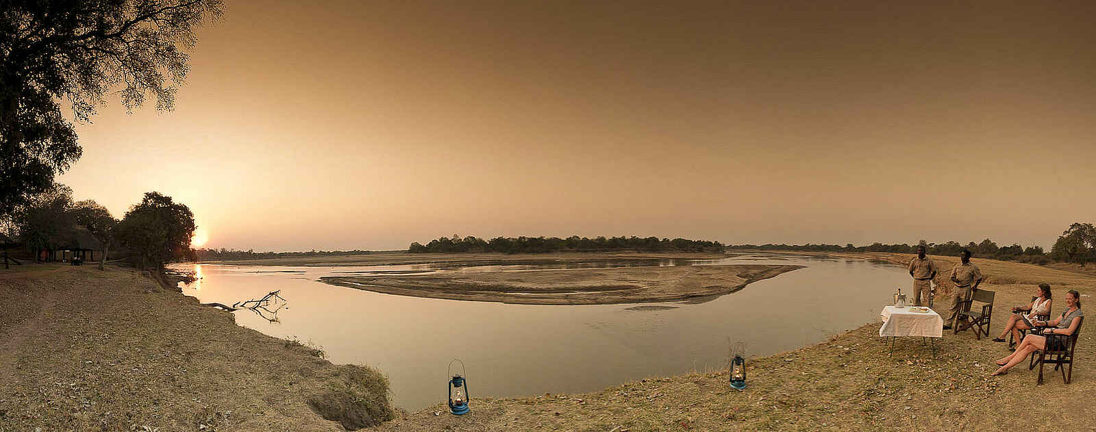 Nsefu Camp: Sundowner am Luangwa Nsefu Camp: Sundowner am Luangwa