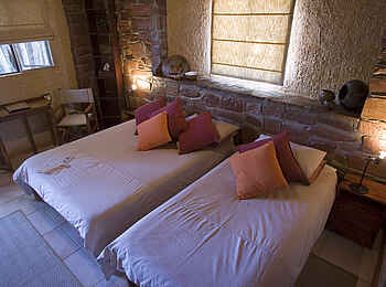 Okonjima Plains Camp: Garden Room Schlafzimmer Okonjima Plains Camp: Garden Room Schlafzimmer