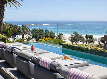 POD Camps Bay Boutique Hotel: Ausblick vom Pool