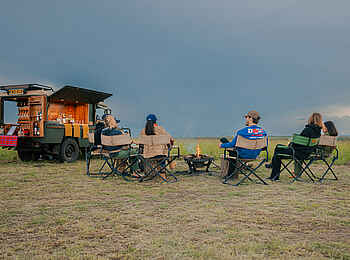 Soroi Luxury Migration Camp: Sundowner auf Pirschfahrt