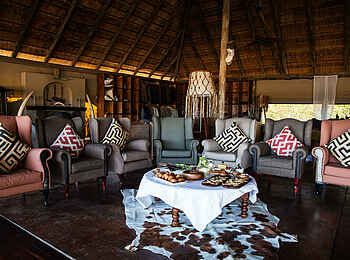 Camp Kuzuma: Snacks in der Lounge Camp Kuzuma: Snacks in der Lounge