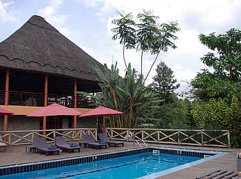 Five Volcanoes Boutique Hotel: Pool und Garten