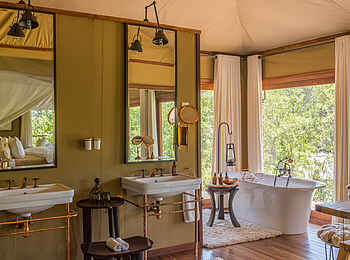 Legendary Mwiba Lodge: Waschbecken und Wanne Legendary Mwiba Lodge: Waschbecken und Wanne
