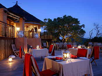 Thanda Safari Lodge: Dinner auf dem Deck Thanda Safari Lodge: Dinner auf dem Deck