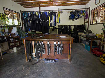 Kinasi Lodge: Das Tauchcenter Kinasi Lodge: Das Tauchcenter