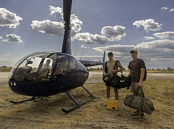 Kiri Camp: Ankunft mit dem Helikopter Kiri Camp: Ankunft mit dem Helikopter