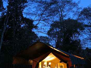 Kitich Camp: Gästezelt am Abend Kitich Camp: Gästezelt am Abend