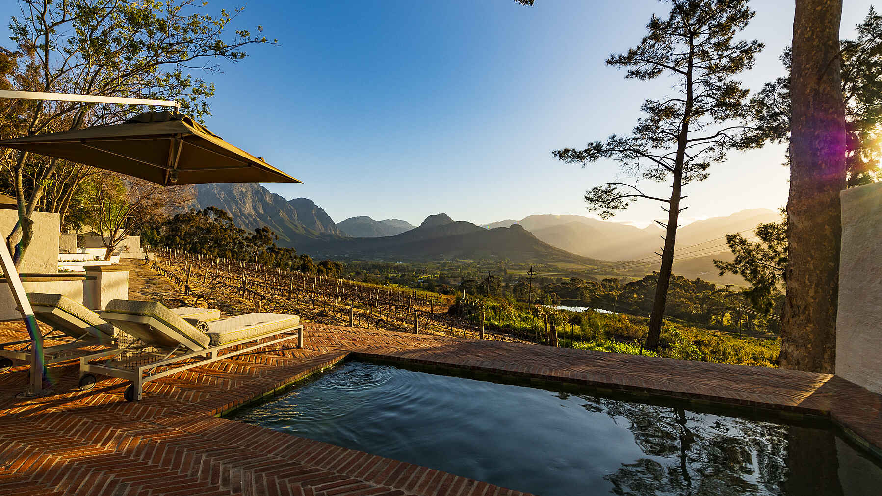 La Petite Ferme Boutique Hotel: Sonnenuntergang am Pool La Petite Ferme Boutique Hotel: Sonnenuntergang am Pool