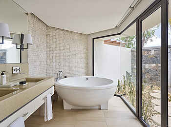 LUX Belle Mare: Das Badezimmer der Prestige Villa LUX Belle Mare: Das Badezimmer der Prestige Villa