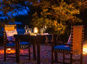 Pole Pole Bungalows: Dinner am Strand