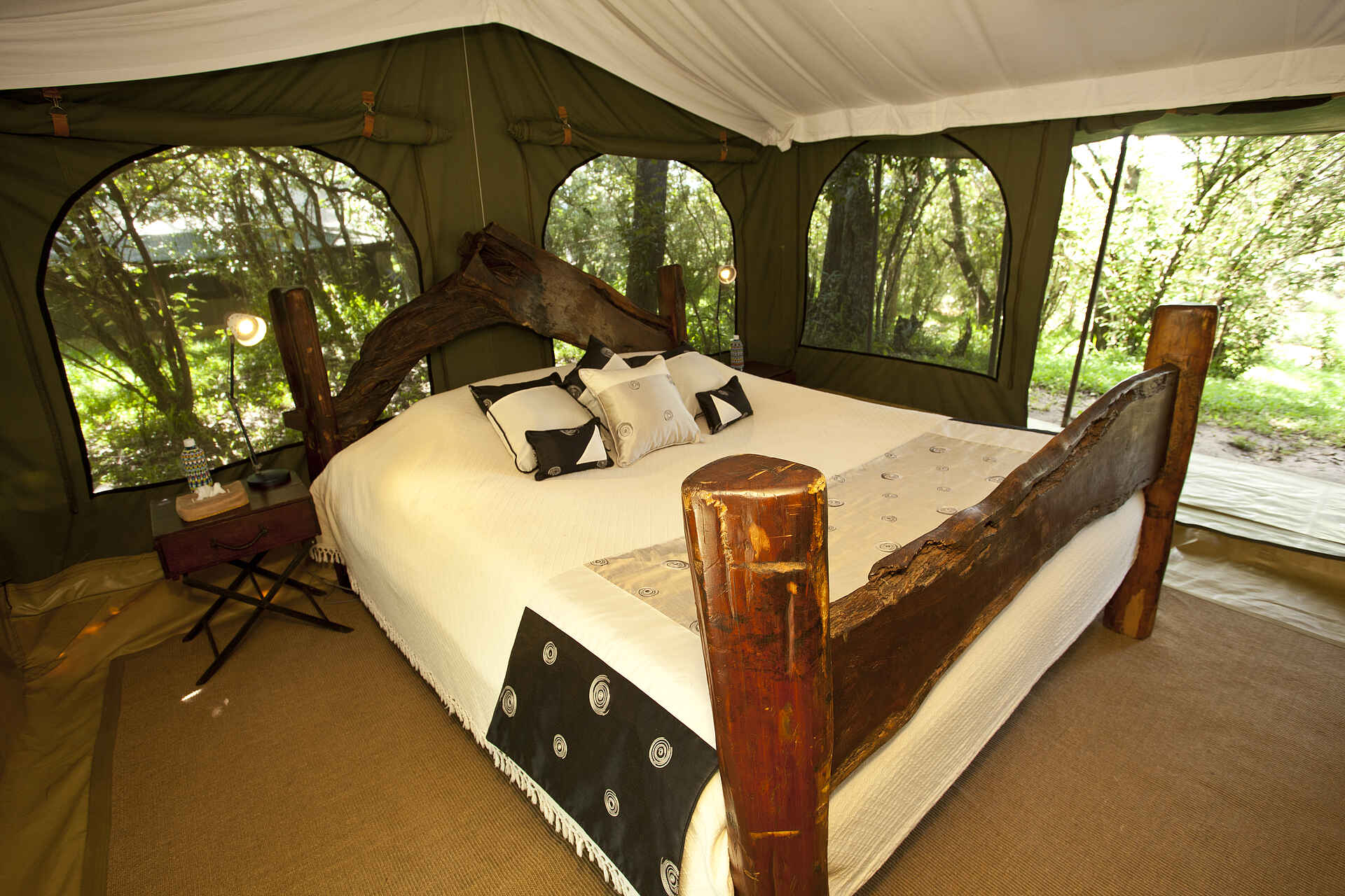 Doppelbett, Gästezelt, Mara National Reserve, Masai Mara, Afrikarma, Afrikarma Safaris, Afrikarma Safaris - Wildnis. Hautnah., Afrikarma.de, Sala's Camp, The Safari Collection