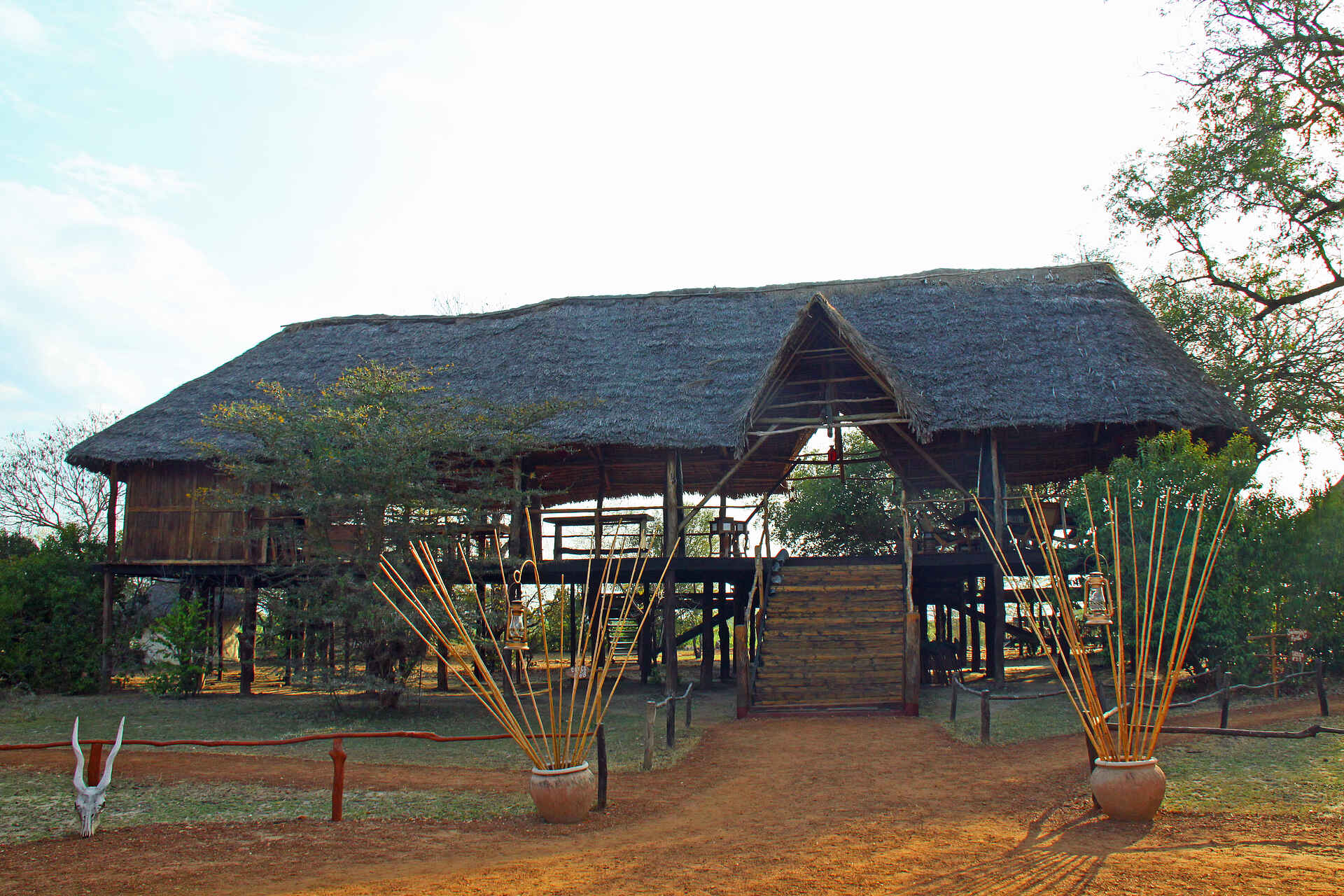 adventure camps, safari, selous impala camp, selous wildreservat, außenansicht, lodge, afrikarma, afrikarma safaris, afrikarma safaris - wildnis. hautnah., afrikarma.de