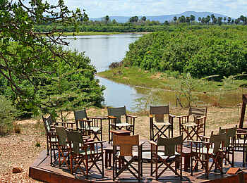 Selous Impala Camp: Sitzgruppe um Feuerstelle