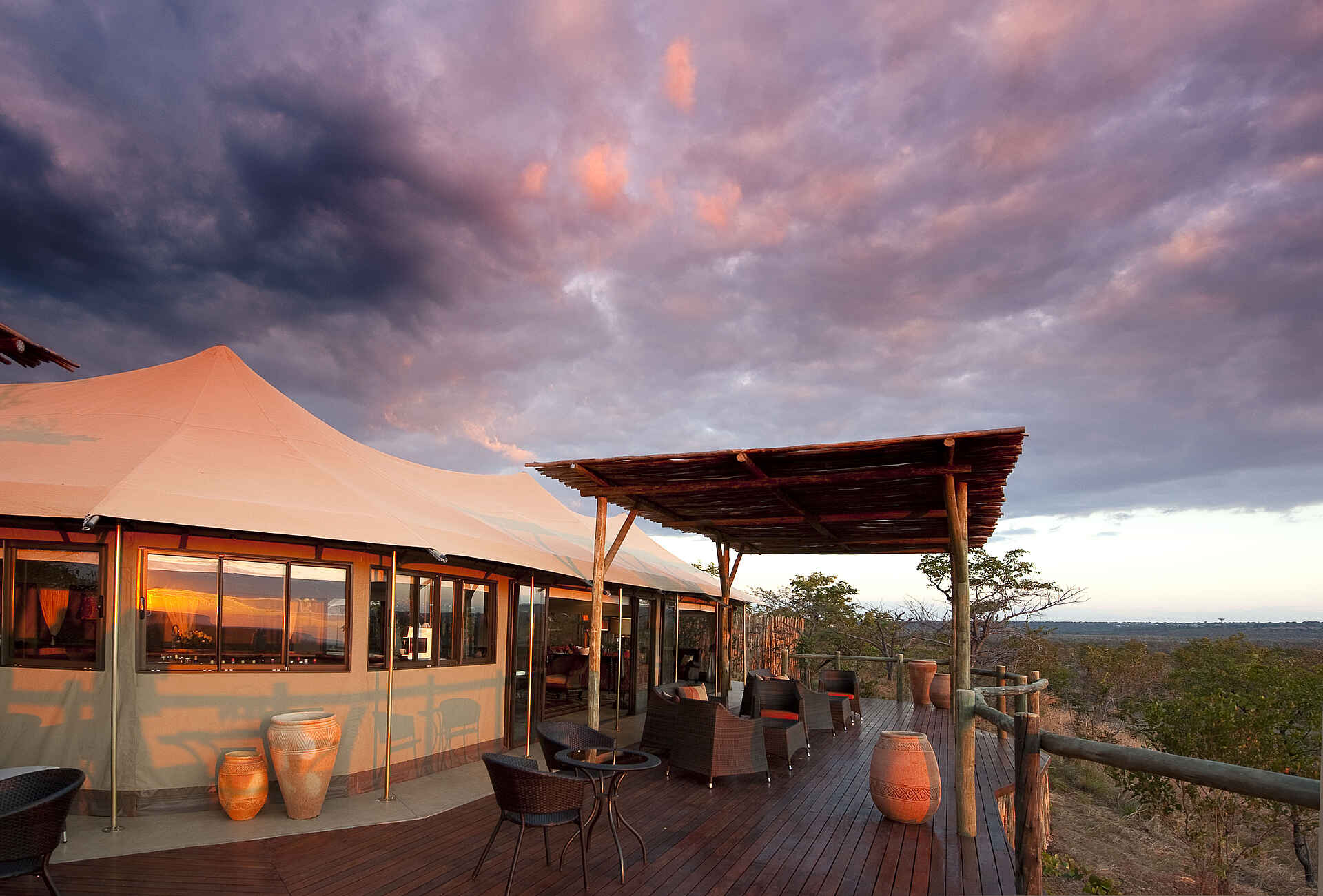 elephant camp, zimbabwe, Batoka Gorge, The Elephant Camp, Zambezi National Park, Deck, Hauptgebäude, Wild Horizons
